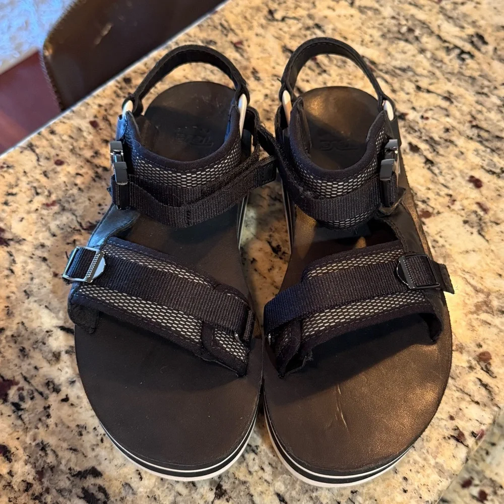 Teva Flatform Universal Luxe Sandals - Picture 3 of 5